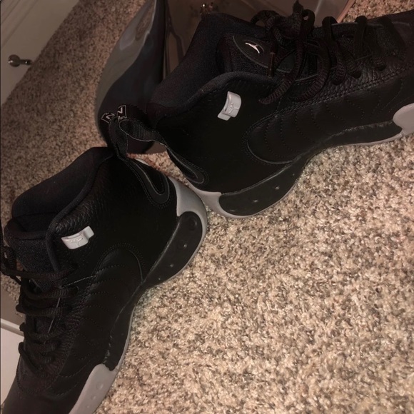Black Jordan jumpman shoes - Picture 3 of 4